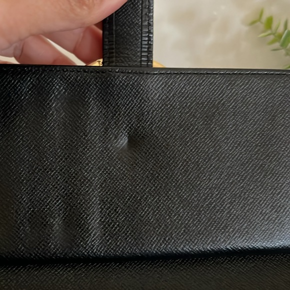 Authentic 💯 LV Black Epi Kisslock Wallet - Picture 9 of 12